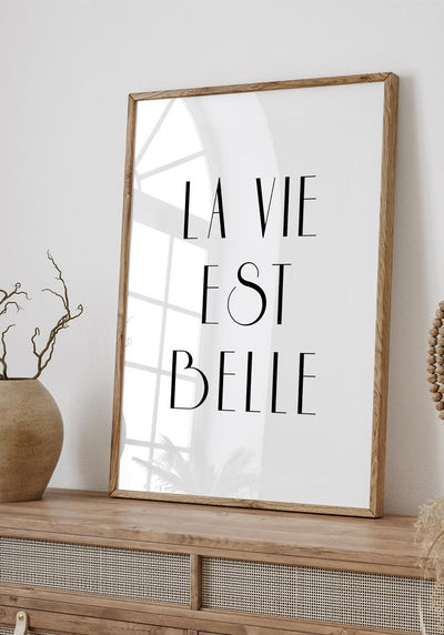 La Vie Est Belle Typografie Poster Französisch