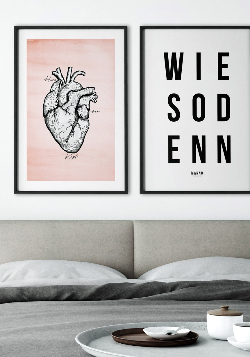 Poster mit Herz Illustration auf pastell rotem Hintergrund über dem Bett