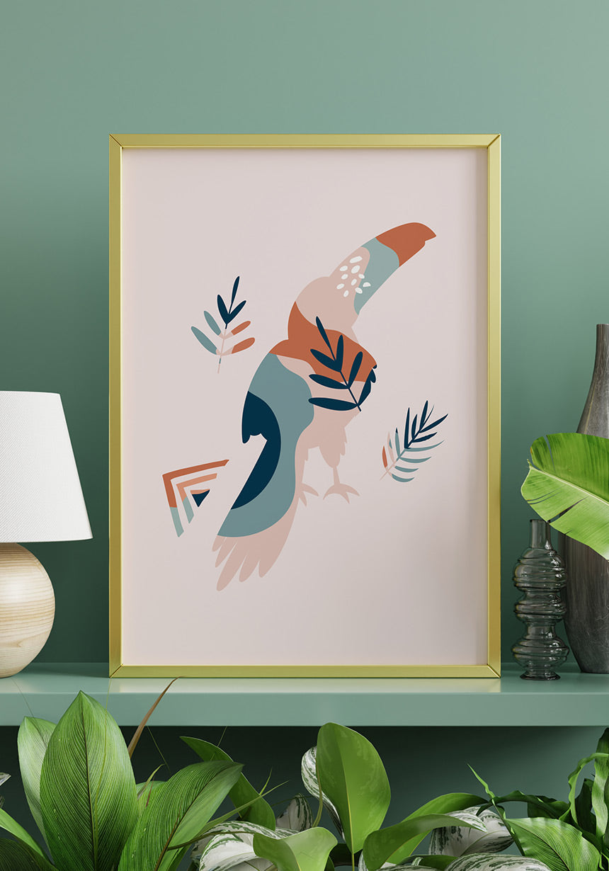 Illustriertes Boho Poster Tukan Vogel im goldenen Rahmen
