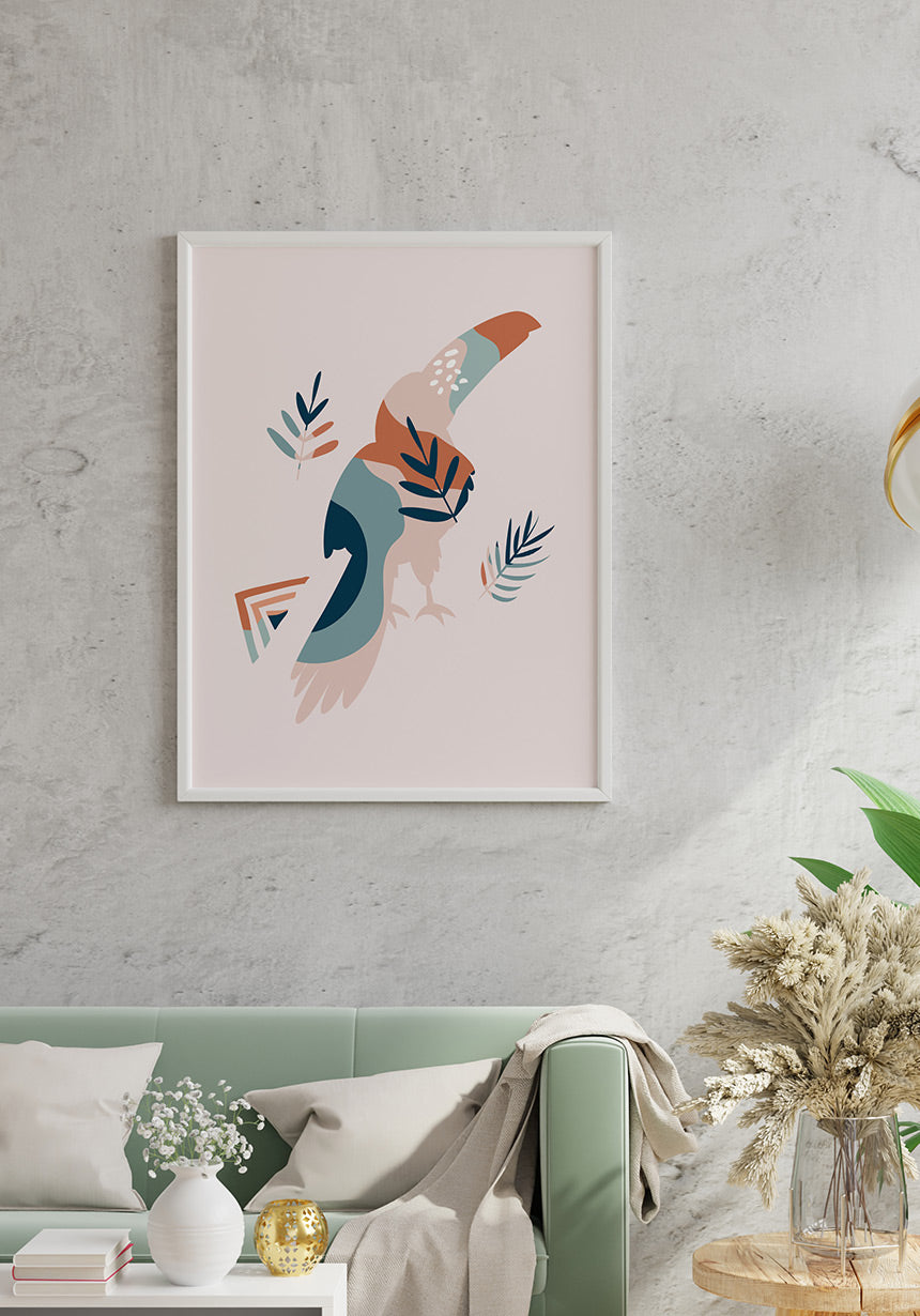 Illustriertes Boho Poster Tukan Vogel im Wohnzimmer auf grauer Wand