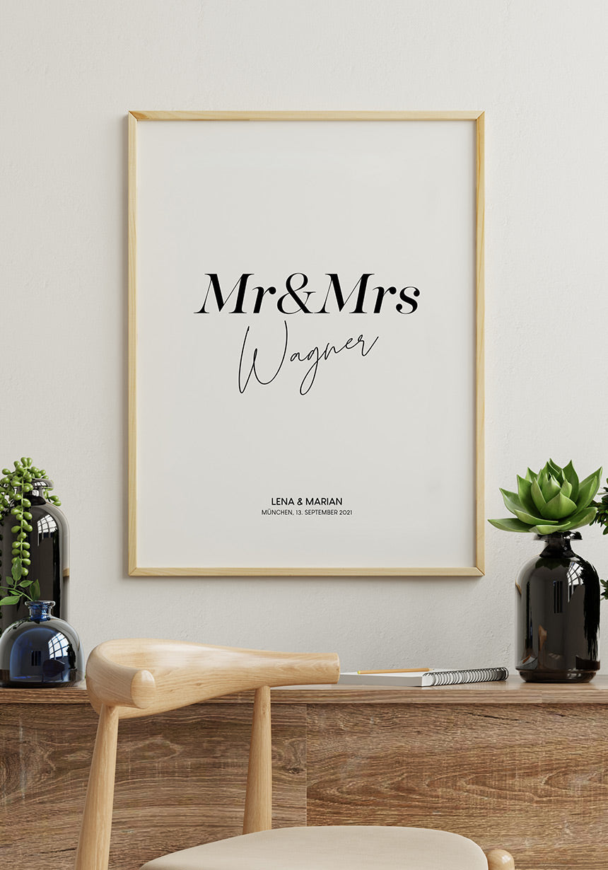 personalisiertes Poster Hochzeit Mr und Mrs über Sideboard