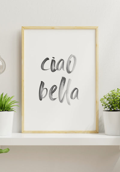 Poster Ciao Bella Typografie Pinsel auf einem Regal