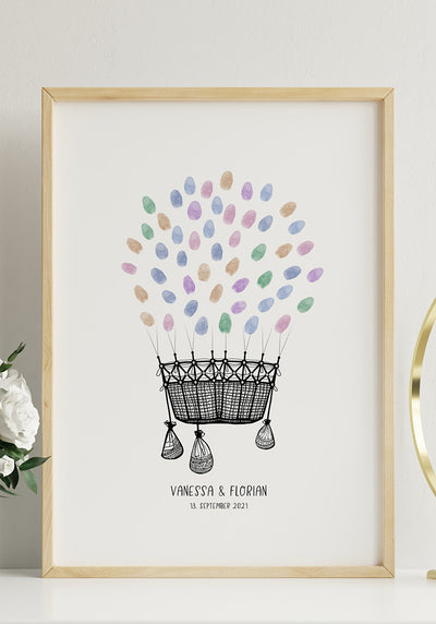 Personalisierbares Fingerabdruck-Poster Heißluftballon für Paare zur Hochzeit im Holzrahmen