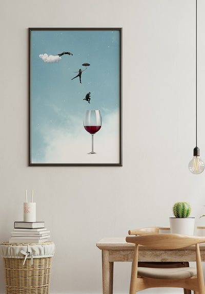 Poster Sprung von Menschen in ein Weinglas im Esszimmer
