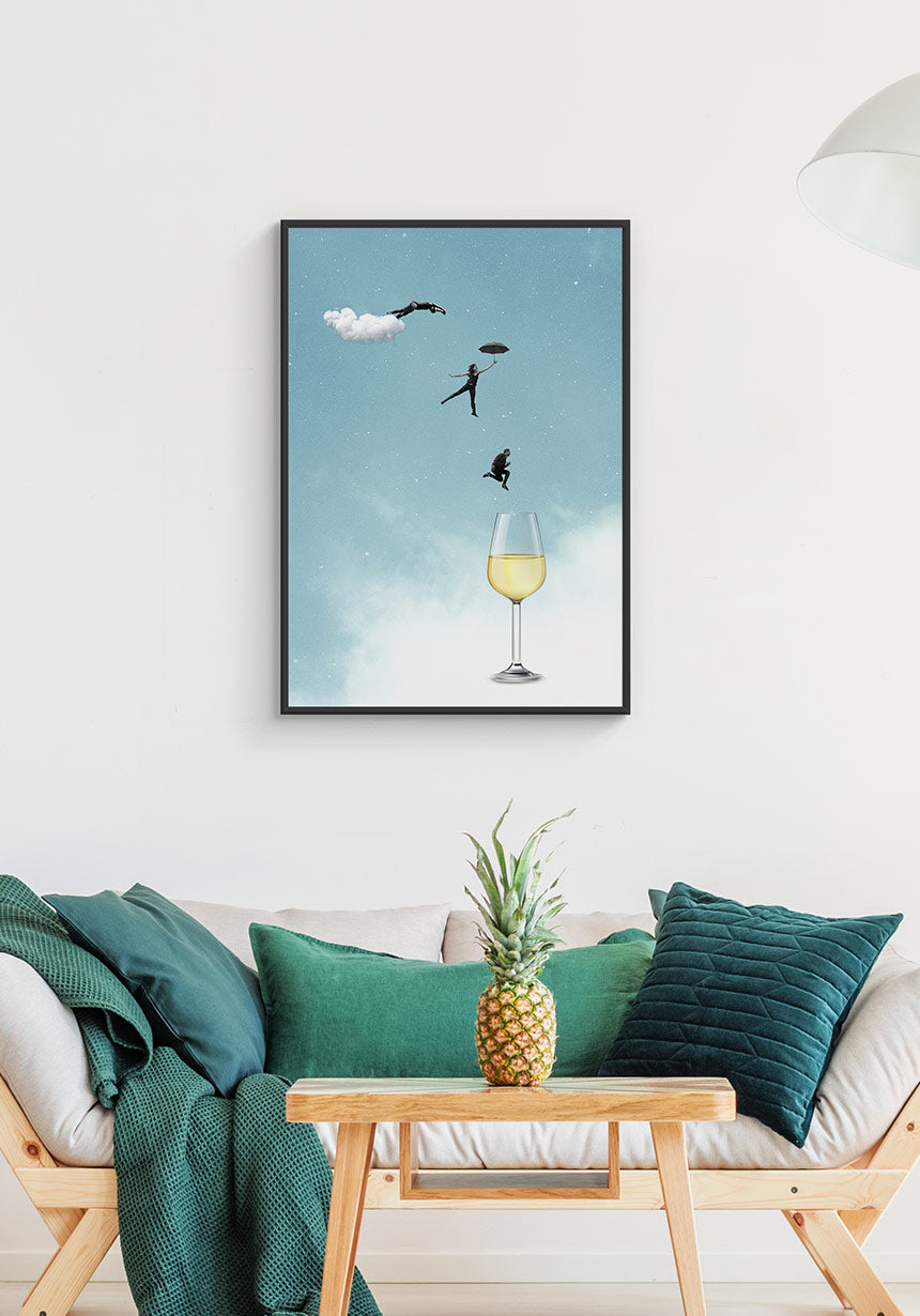 Poster Sprung ins Weissweinglas über Sofa