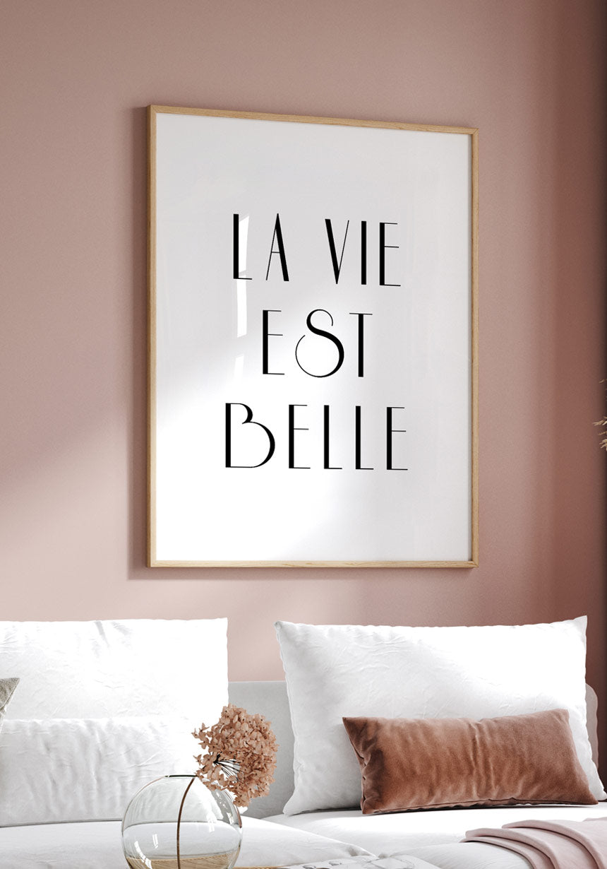La Vie Est Belle Typografie Poster » online bestellen | PAPERLY
