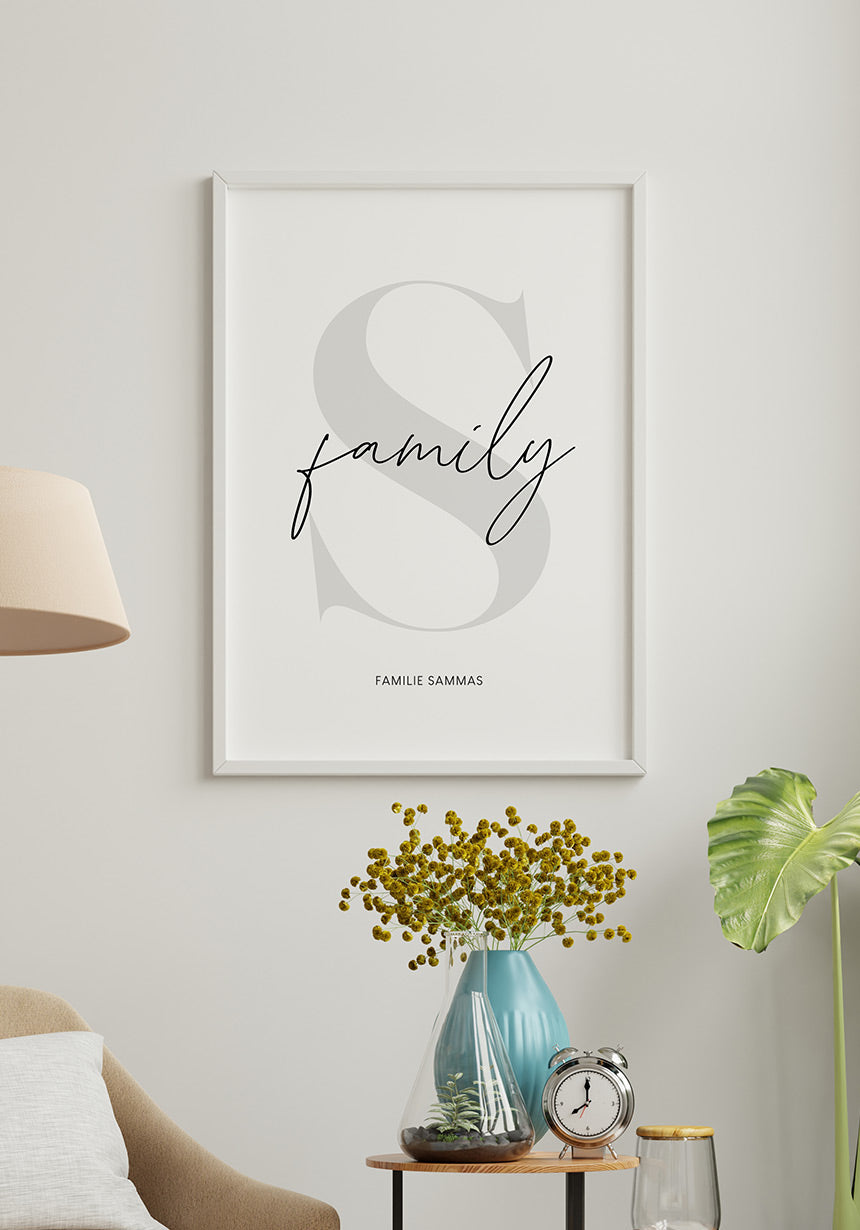 Poster personalisiert family mit Buchstabe im weißen Rahmen