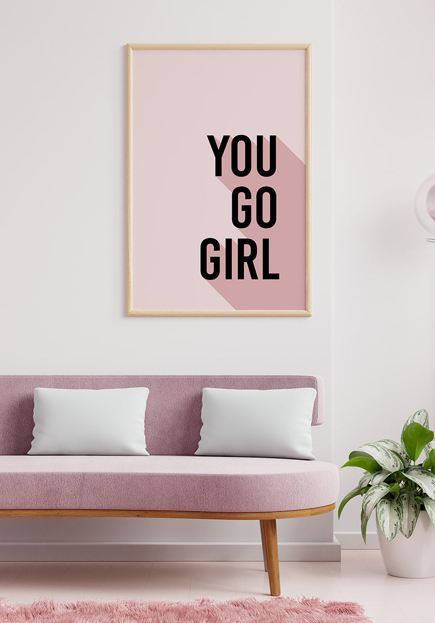 Poster Typografie You go girl mary kay über Sofa