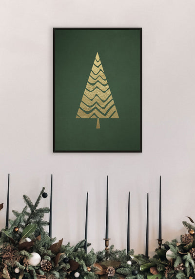 Poster Goldener Weihnachtsbaum im schwarzen Rahmen über Kamin