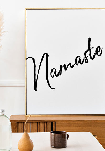 Namaste Poster schwarz auf weiß im Esszimmer