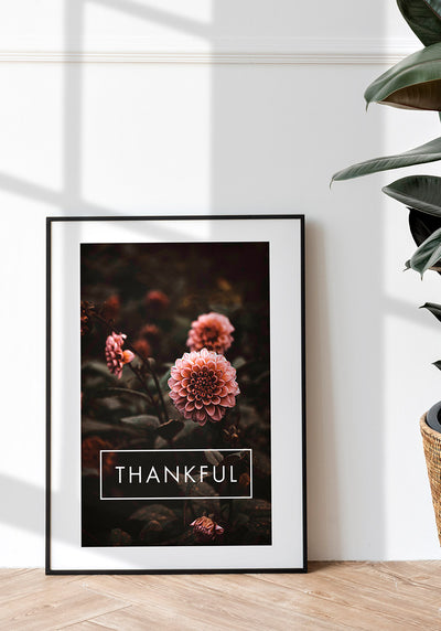 Thankful Poster mit Blumen im Rahmen