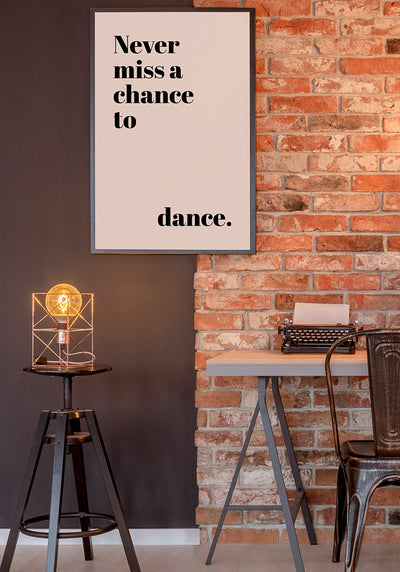 typografie Poster never miss a chance to dance an Wand