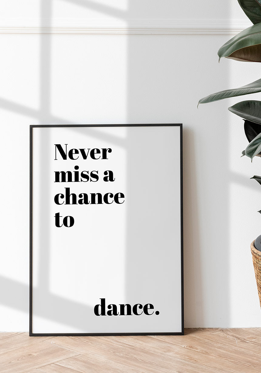 typografie Poster never miss a chance to dance im Wohnzimmer