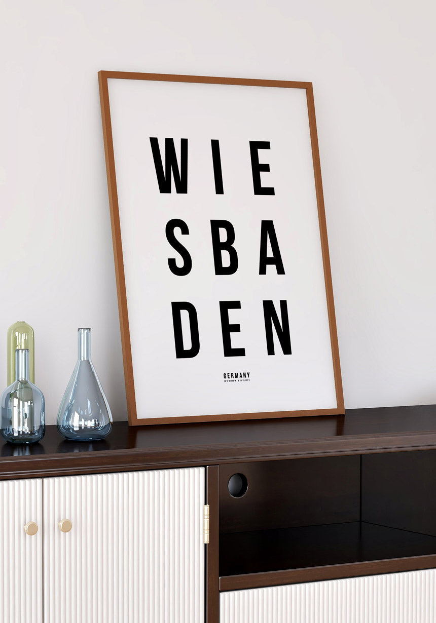 Wiesbaden Typografie Poster schwarz weiß im Büro