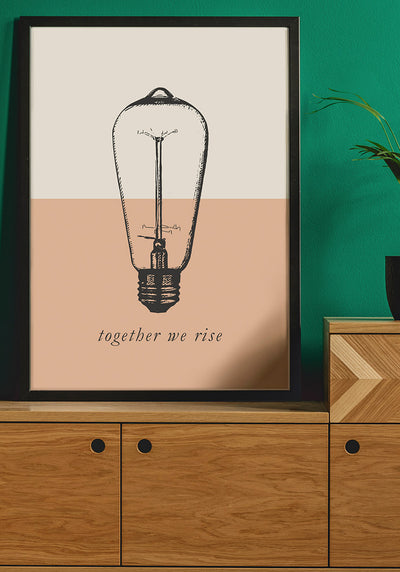 Vintage Poster Glühbirne together we rise auf Sideboard